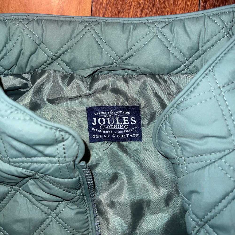 Vest - Picture 2 of 8